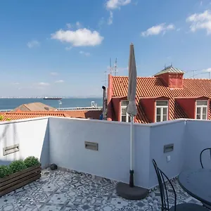 Terrace & River View In Alfama Apartment Lisbon