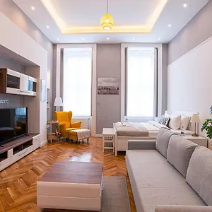 Joy On Kiraly Street Apartment Budapest